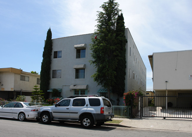 1027 N Ardmore Ave in Los Angeles, CA - Building Photo - Building Photo