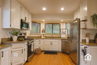 17225 Hillside Ave in Sonoma, CA - Building Photo - Building Photo