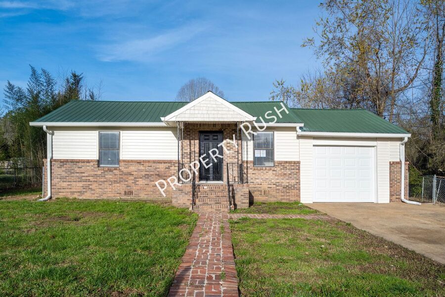 1535 Myrt St in Rossville, GA - Building Photo