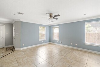 406 Texas St in Tomball, TX - Building Photo - Building Photo
