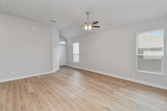198 Schrader Dr in Buda, TX - Building Photo - Building Photo