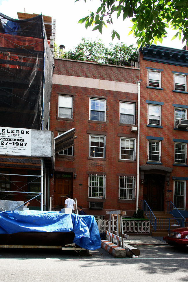 253 W 21st St in New York, NY - Building Photo - Building Photo