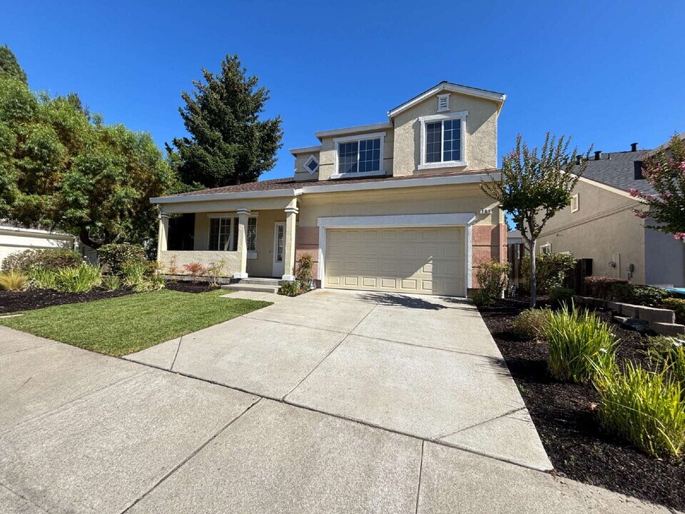 101 Johnson Ln in Martinez, CA - Building Photo