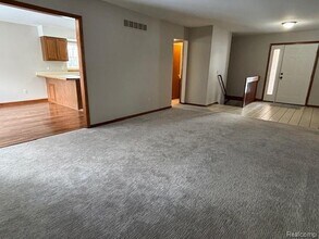 90 Granada Dr in White Lake, MI - Building Photo - Building Photo
