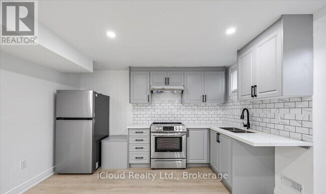 833 Farmstead Dr in Milton, ON - Building Photo - Building Photo