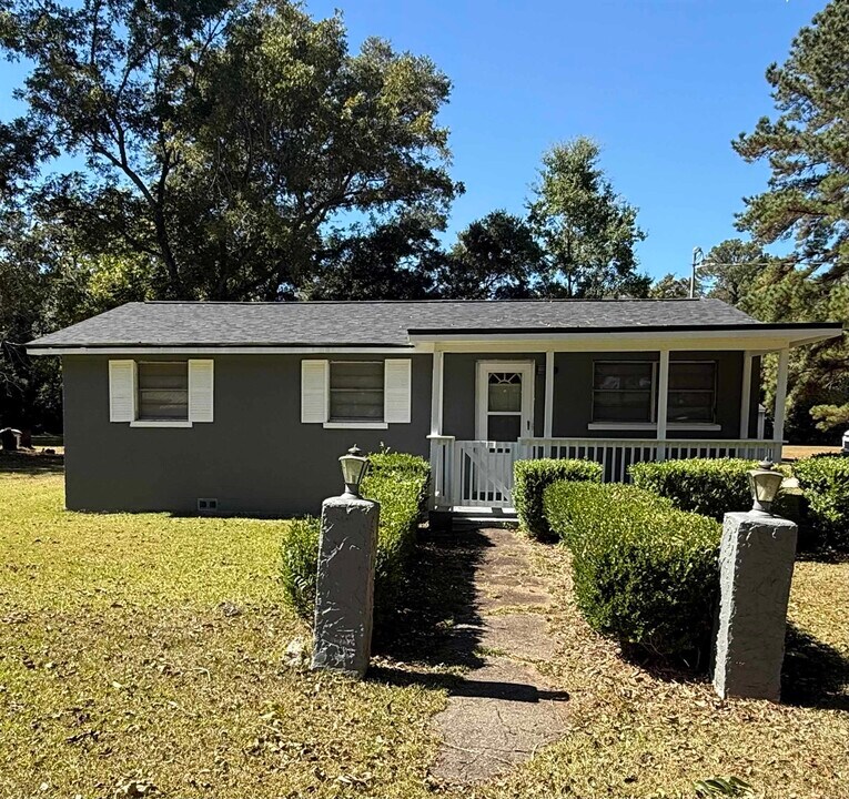 470 Frank Jackson Rd in Quincy, FL - Building Photo