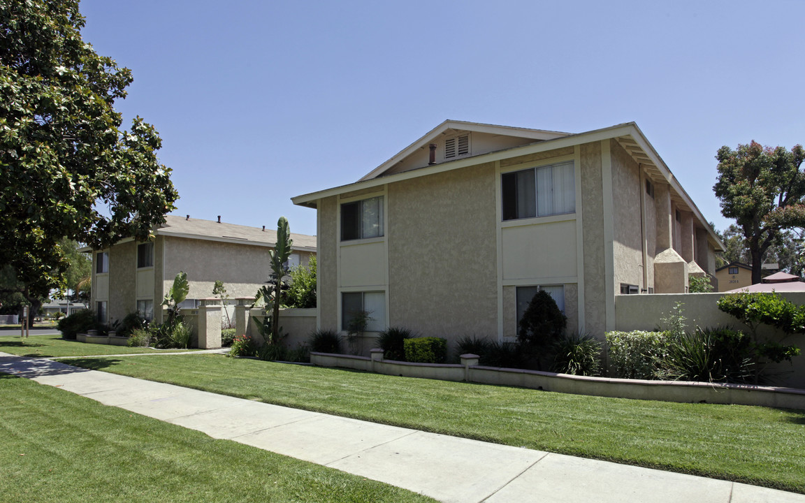 Cedar Street Apartments in Ontario, CA - Foto de edificio