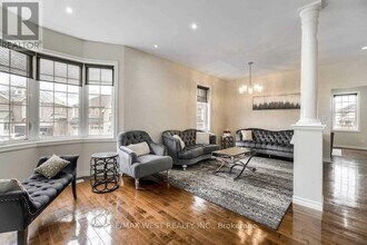 1200 Langley Cir in Oshawa, ON - Building Photo - Building Photo