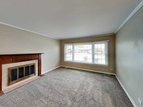 371 Walnut Ln in Elk Grove Village, IL - Building Photo - Building Photo