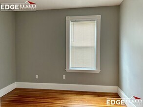 201 High St, Unit 1 in Brookline, MA - Foto de edificio - Building Photo