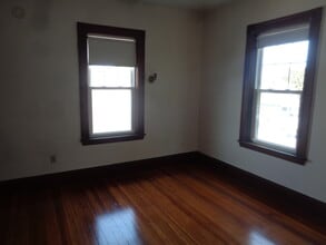 73 Grove St, Unit 3 in Belmont, MA - Foto de edificio - Building Photo