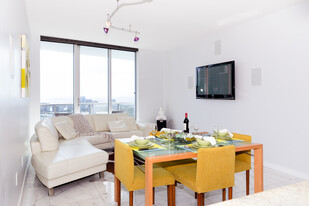 185 SW 7th St, Unit 3904 in Miami, FL - Building Photo