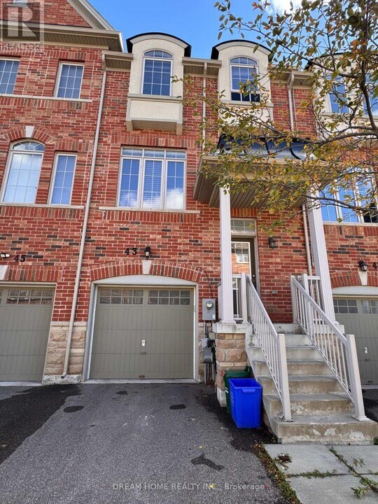 43 Mack Clement Ln in Richmond Hill, ON - Building Photo