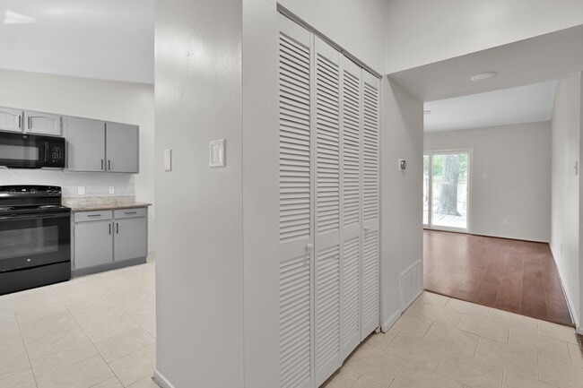 property at 21 Gambrel Oak Pl