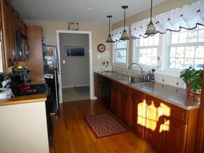33 Water St, Unit Apt 1 in Danvers, MA - Building Photo - Building Photo