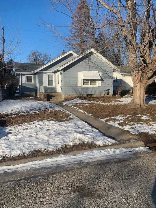 120 Grand Blvd in Loves Park, IL - Building Photo