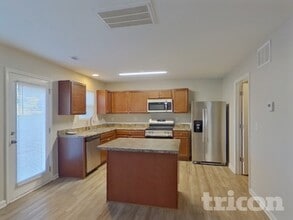 5819 Hewitt Dr in Charlotte, NC - Foto de edificio - Building Photo