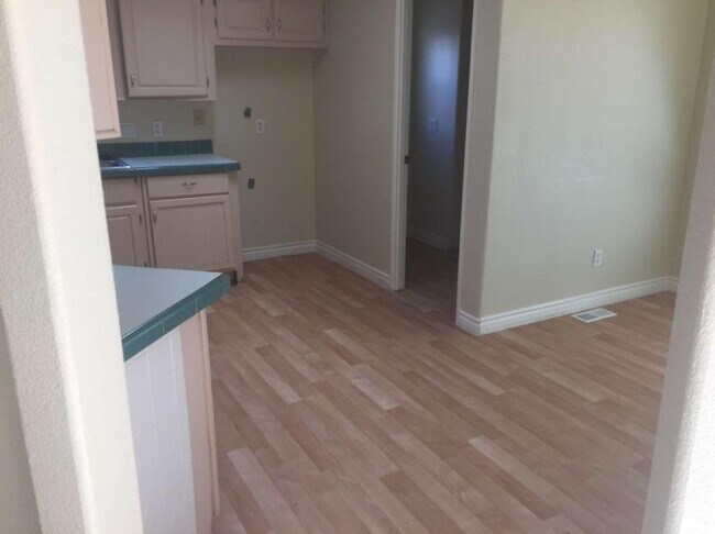 property at 728 W Buist Ave