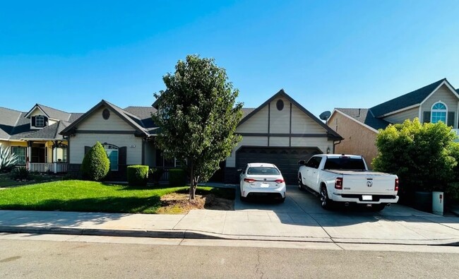 4093 W Cortland Ave in Fresno, CA - Foto de edificio - Building Photo