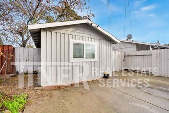 2922 Walnut Ave in Carmichael, CA - Building Photo - Building Photo