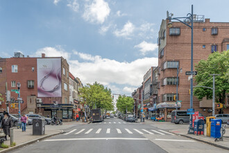 40 Lee Ave in Brooklyn, NY - Foto de edificio - Building Photo