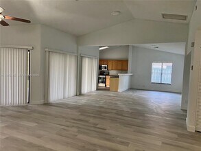 6641 NW 52nd St in Coral Springs, FL - Building Photo - Building Photo