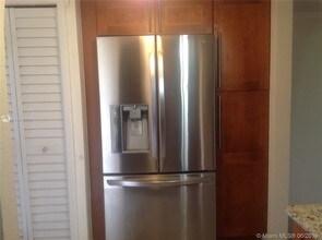 153 Lakeview Dr-Unit -104 in Weston, FL - Building Photo - Building Photo