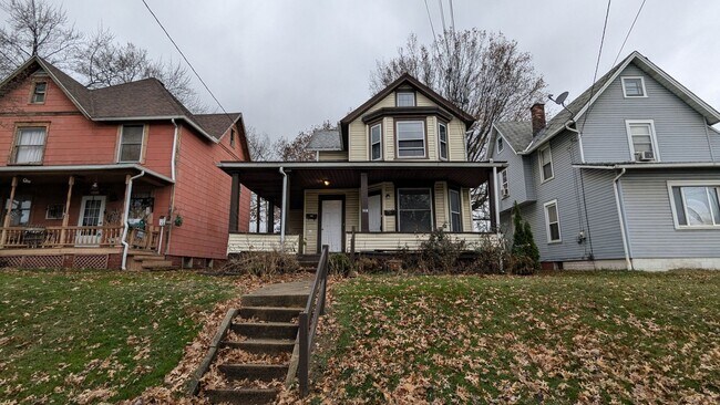 719 Prospect Ave SW-Unit -Unit 2 in Canton, OH - Building Photo - Building Photo