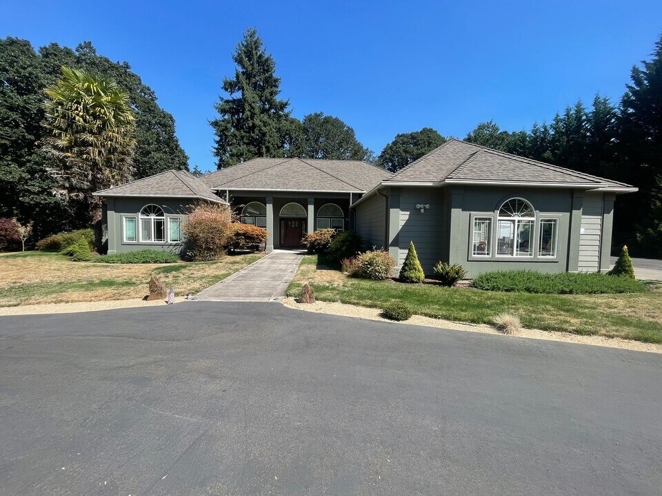 37410 Agate Dr in Lebanon, OR - Building Photo