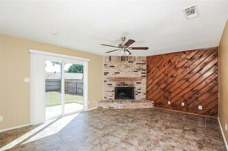 4210 Maple Springs Dr in Arlington, TX - Foto de edificio - Building Photo