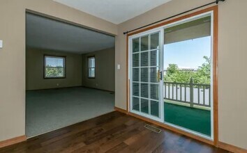 5836 Tiffany Ct-Unit -1 in Lyndhurst, OH - Building Photo - Building Photo