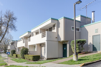 Walnut Hill Apartments 55+ Senior Apartments in West Haverstraw, NY - Building Photo - Building Photo