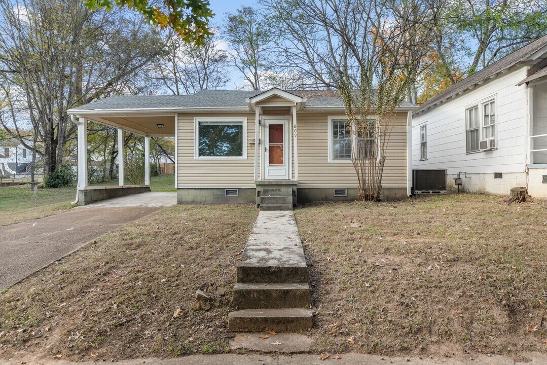 809 E Mobile St in Florence, AL - Building Photo