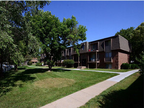 Benson Garden Apartments in Omaha, NE - Building Photo - Building Photo