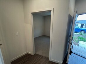 942 Maricopa St in Tulare, CA - Building Photo - Building Photo