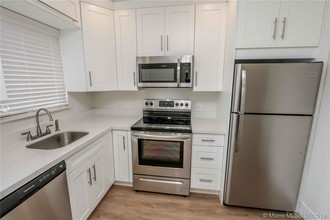 930 SW 24th Ct-Unit -C in Miami, FL - Building Photo - Building Photo