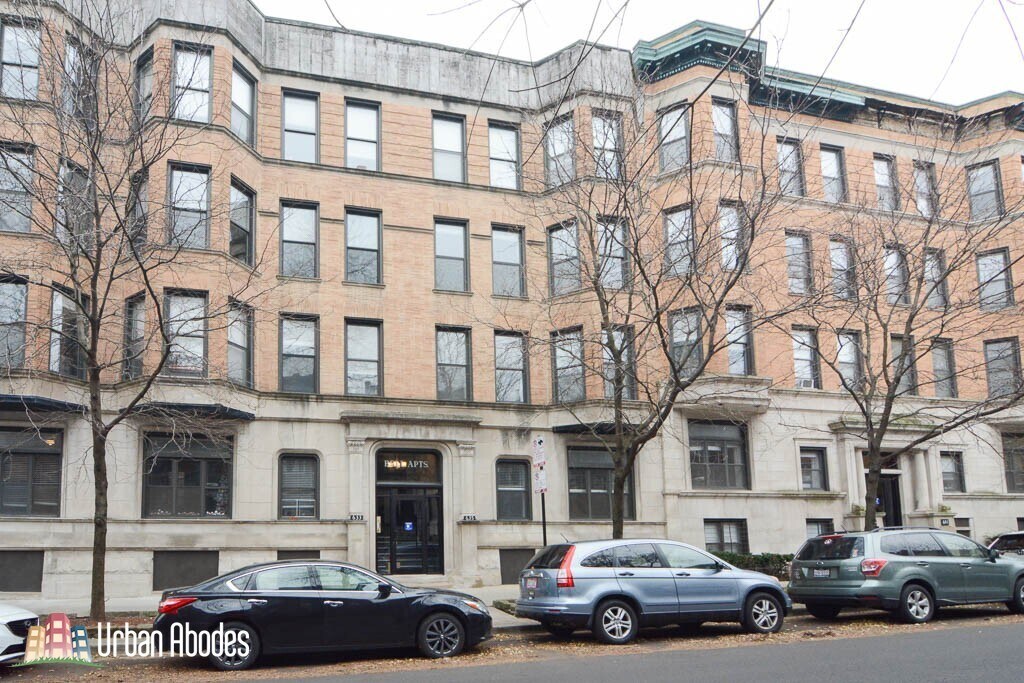 629 W Oakdale Ave, Unit M171 in Chicago, IL - Building Photo