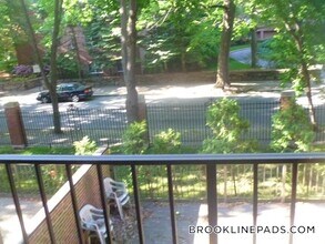 135 Pleasant St, Unit 207 in Brookline, MA - Building Photo - Building Photo