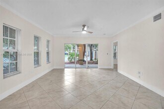 2498 Centergate Dr in Miramar, FL - Building Photo - Building Photo