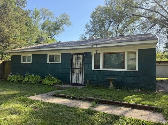 property at 33 Lauralee Dr