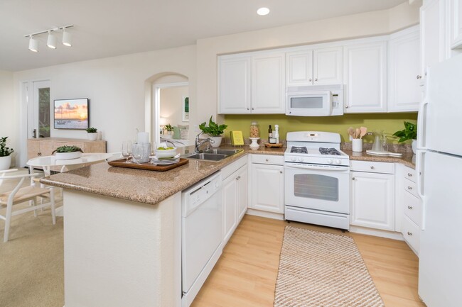 Gateway Apartment Homes in Orange, CA - Building Photo - Building Photo