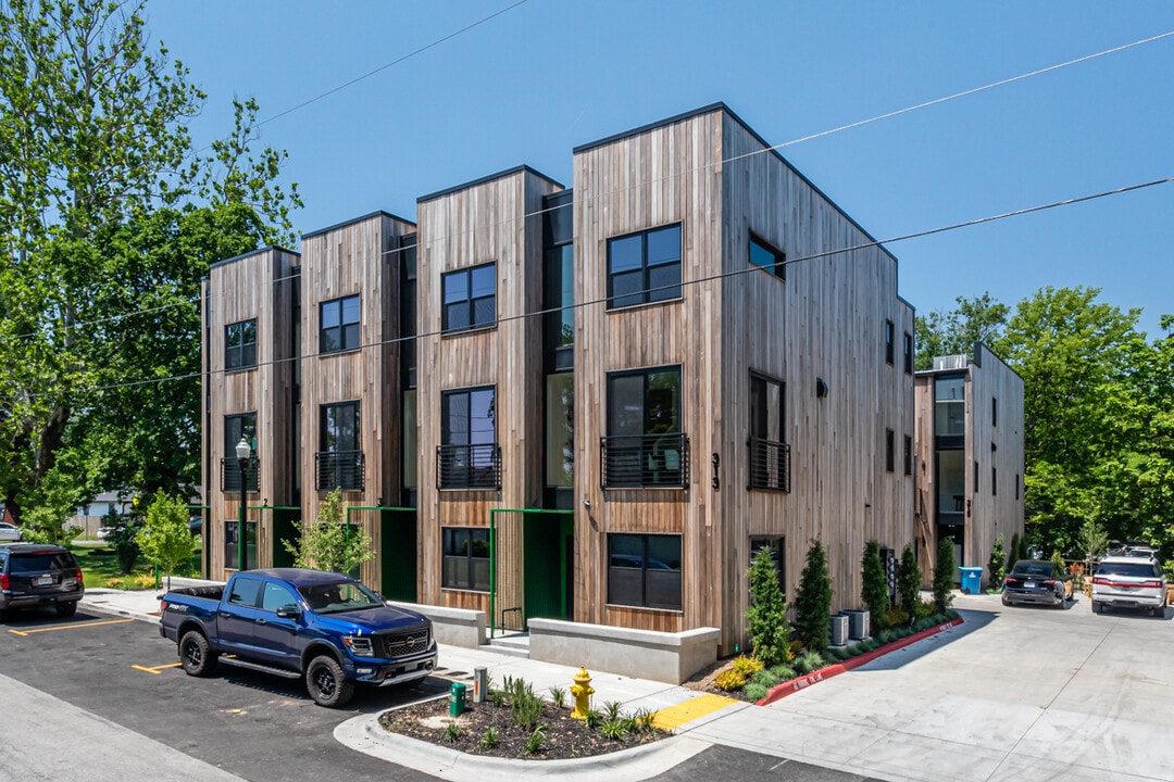 305 NE B St in Bentonville, AR - Foto de edificio