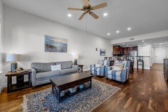101 43rd St in Cottonwood Shores, TX - Building Photo - Building Photo