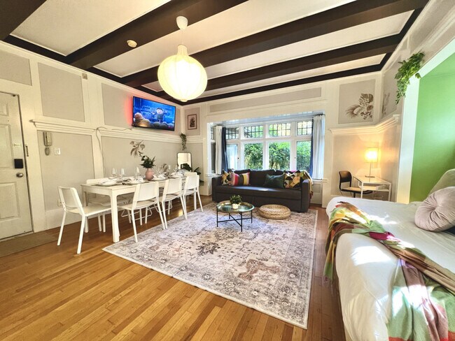 1427 W King Edward Ave