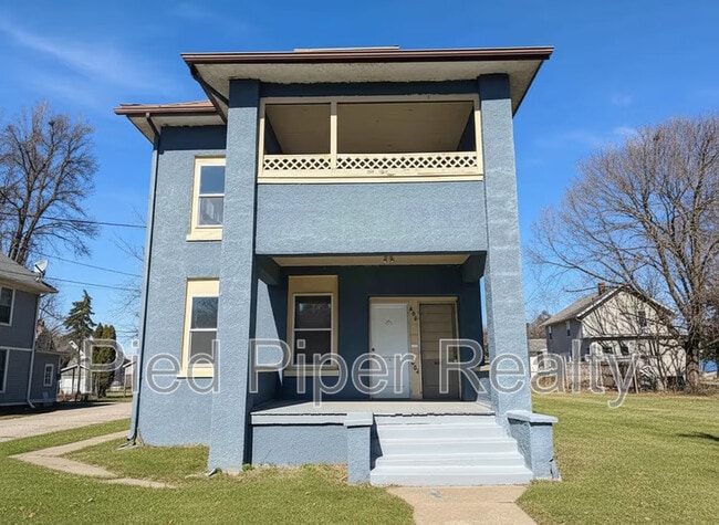 404 E Prospect Terrace in Freeport, IL - Building Photo - Building Photo