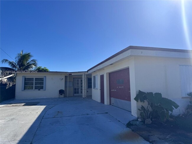 1706 N 45th Ave in Hollywood, FL - Building Photo - Building Photo