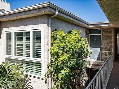 property at 5250 Zelzah Ave