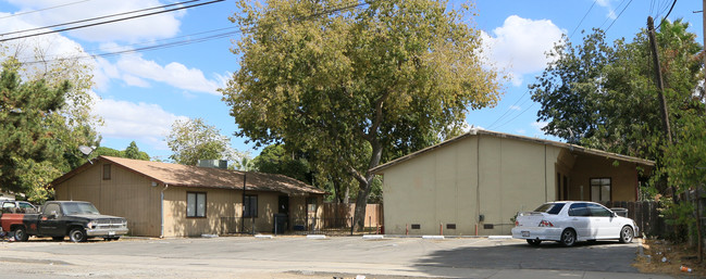 511-513 Roselawn Ave in Modesto, CA - Foto de edificio - Building Photo