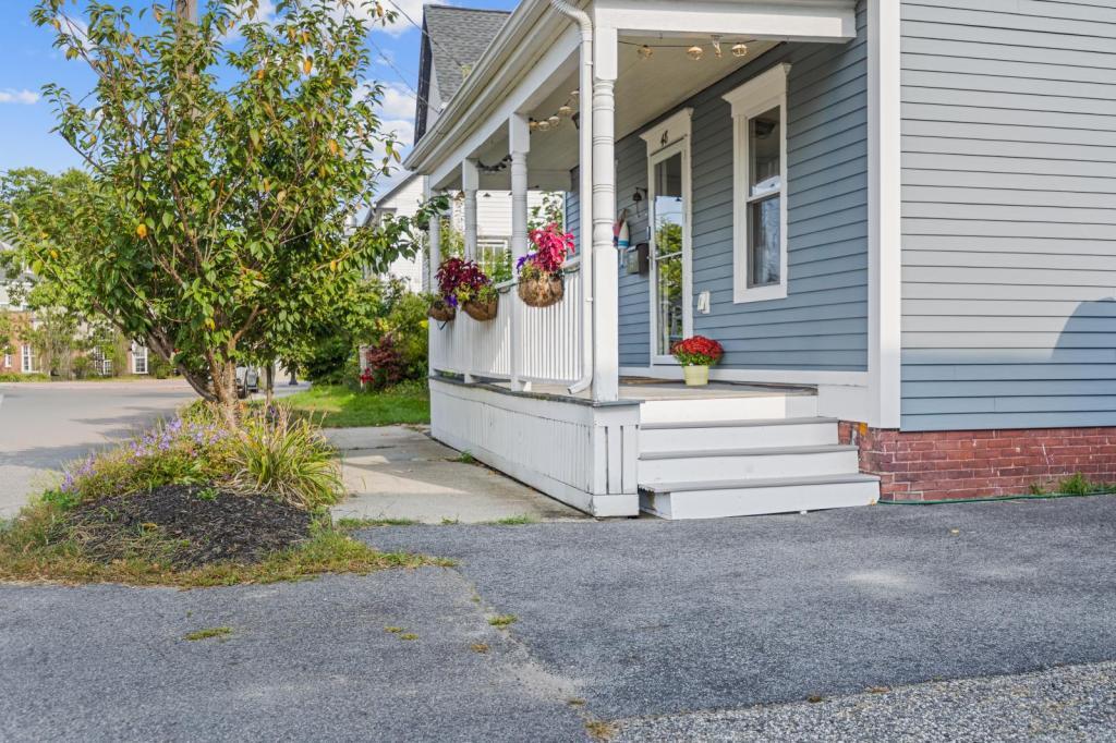 48 E St in South Portland, ME - Building Photo