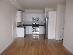 198 Union Ave, Unit 4 in Framingham, MA - Building Photo - Building Photo